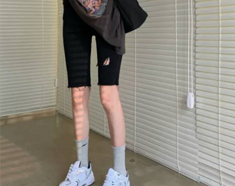 黑色破洞牛仔短裤女夏季2022年新款设计感...