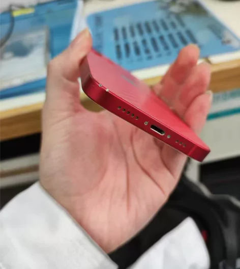 苹果12，除了这里磕碰，其他都是好的，支持...