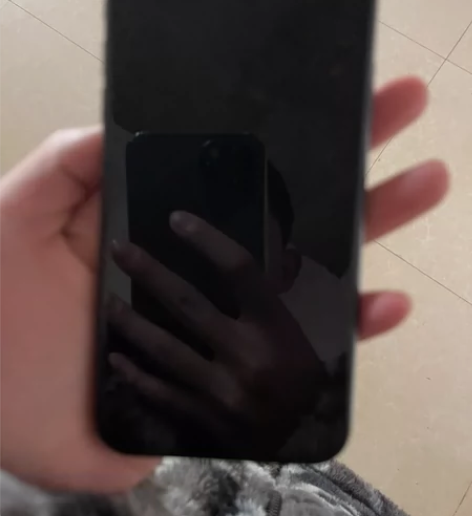 自用苹果11,换过拆机屏,中框,屏幕有些划...