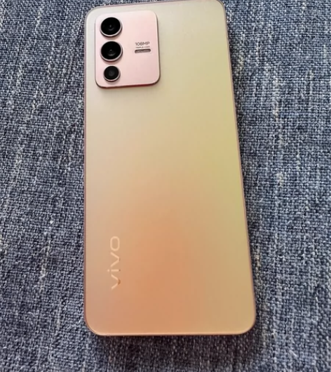 因更换手机，诚心出售99新VIVO S12...