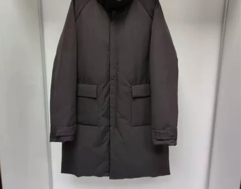 男士立领羽绒服，厚实，撤柜价格随便出，吊牌...
