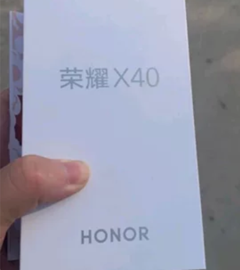 荣耀X40，才用2个月，2300入的，便宜...