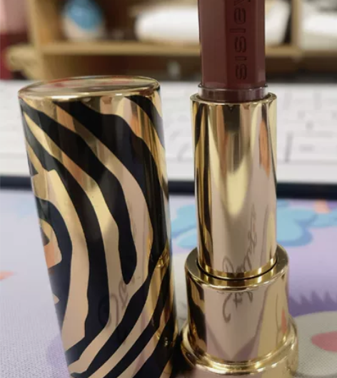 希思黎魅惑口红13号色，深奶茶色，仅涂抹2...