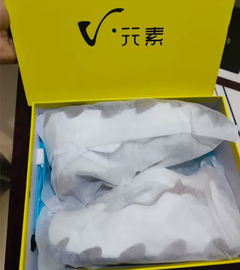 全新女士网运动鞋。 39码数!一直在鞋柜里...