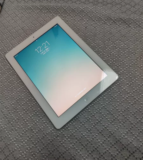 很少用的ipad4平板，16g，可以刷刷网...