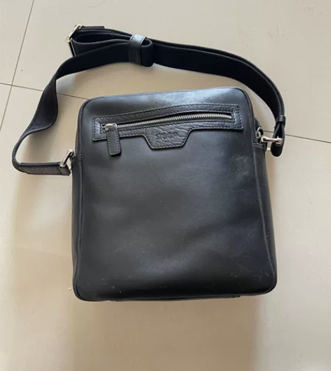 SKAP圣伽步男士单肩包 外层牛皮，用过几...