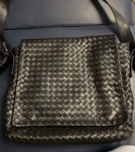 BV男士商务单肩包 经典款编织真皮走不了验...