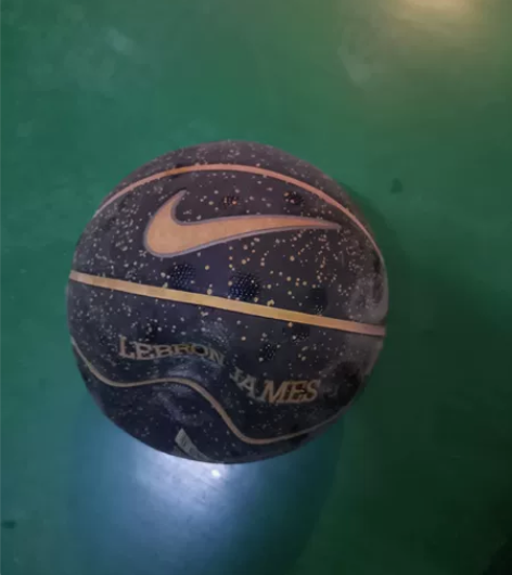 耐克篮球自提20,包邮25 感兴趣的话点“...