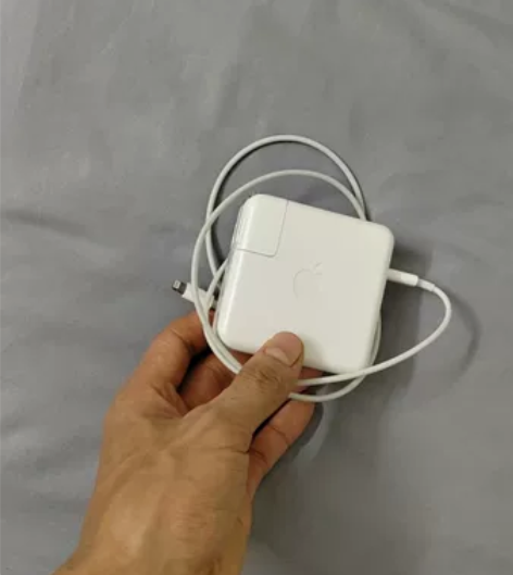 苹果iPad原装充电器，换平板了，这个闲置...