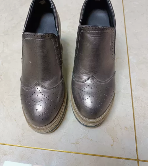 真皮棕色内增高鞋    闲置出   生完孩...