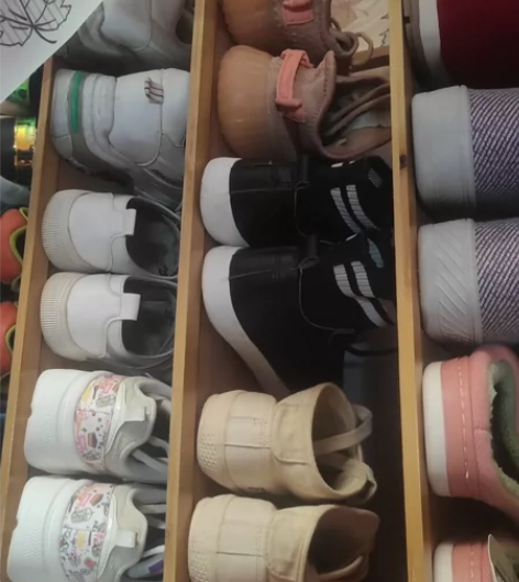 （寒暑假发货 介意勿拍）中间这一层三双鞋 ...