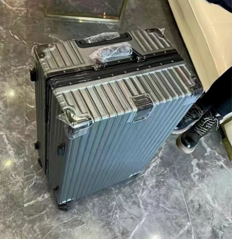 《个人闲置》中高端铝框拉杆箱铆钉加固异型框...