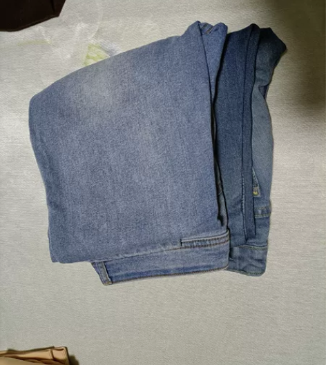 2条全新牛仔裤付邮送，适合160  55公...