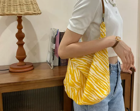 包包2021新款潮斑马纹牛皮绳单肩帆布包袋...