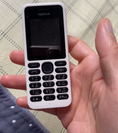 诺基亚经典备用机，移动版，便宜卖了，送充电...
