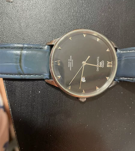天王手表 原价一千二买的 表带有点旧换个表...