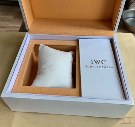 万国IWC手表收纳盒，品相还可以， 感兴趣...