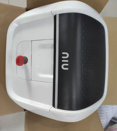 小牛电动 后尾箱 我是装在UQi上的 盖子...