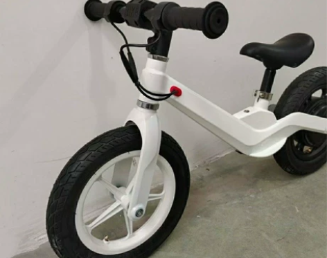 全新正品)魔幻王国新款儿童电动滑行车飞鸽同...