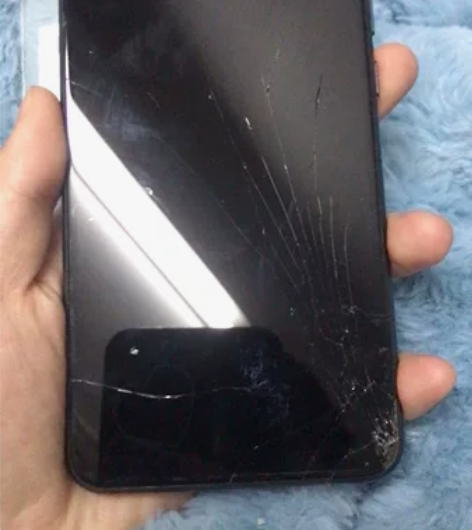 小米8青春版    工作用都可以 屏幕破了...