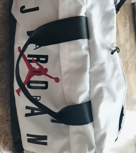 Air Jordan篮球包 九成新  价格...
