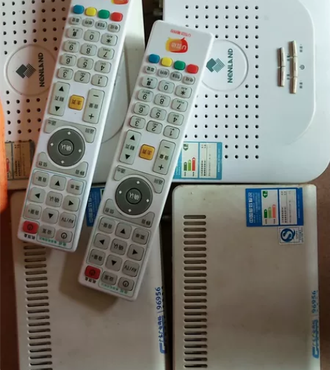 高清机顶盒和遥控器机顶盒,遥控器,高清线 ...