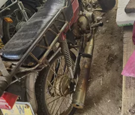 本田飞鹰摩托车，鹰仔，机头是改了嘉陵仔11...