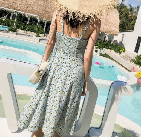 ?吊带海边连衣裙穿沙滩旅行西双版纳旅游女装...