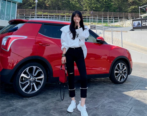 2022早春夏新款重工高腰破洞牛仔裤女洋气...