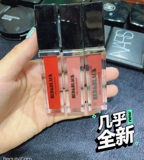 红与黑口红几乎全新没怎么用,颜色好看,三个...