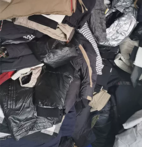 男士90羽绒服。低价出售100—150不等...