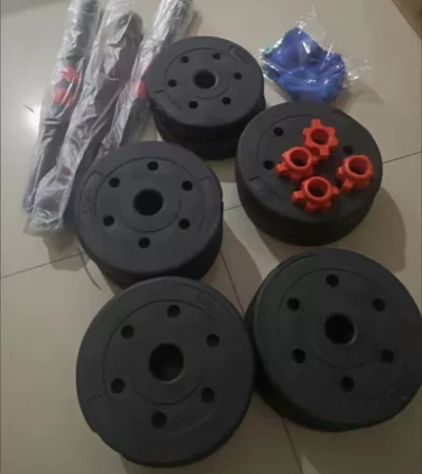 健身工作室不做了，低价出一批全新未拆封哑铃...