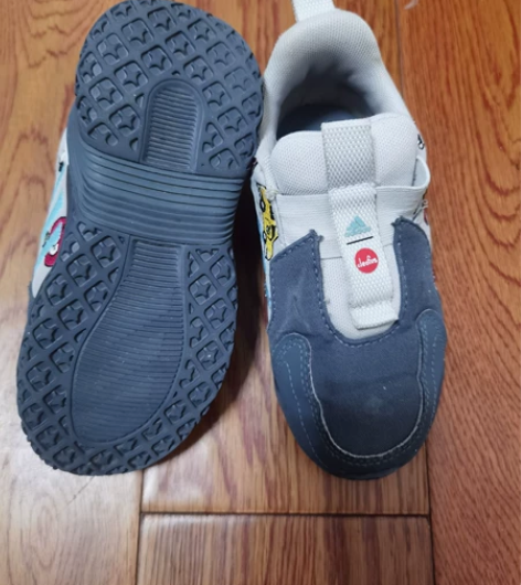 阿迪27码，10k，60元 感兴趣的话点“...