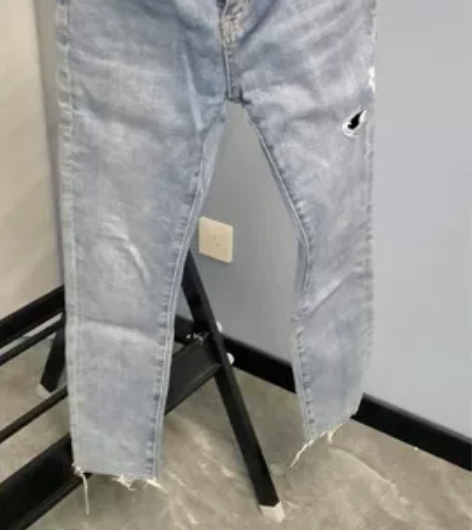 牛仔裤女款 感兴趣的话点“我想要”和我私聊...