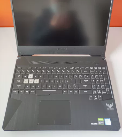 非常新的一台华硕飞行堡垒7游戏笔记本电脑 ...