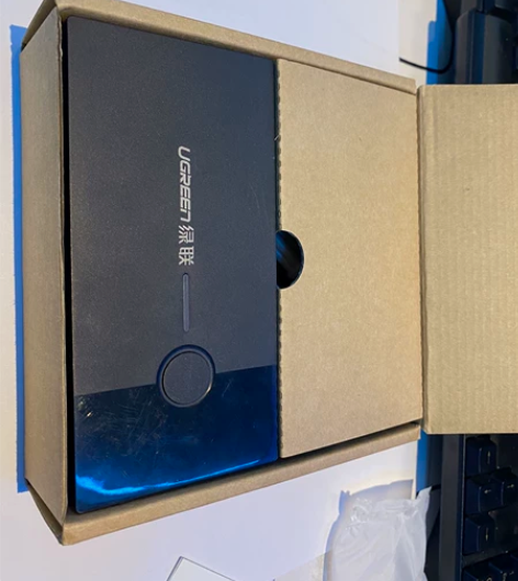 绿联KVM切换器，VGA接口的，电脑两进一...