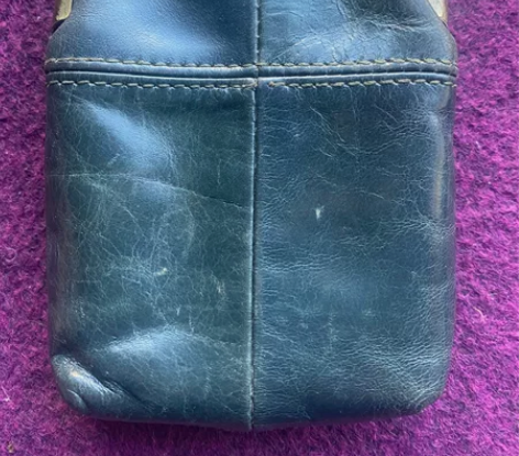 老款女士钱包,什么牌子看不清,纯皮的,品相...