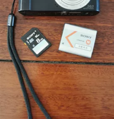 索尼w800相机，成色一般，功能正常，拍照...