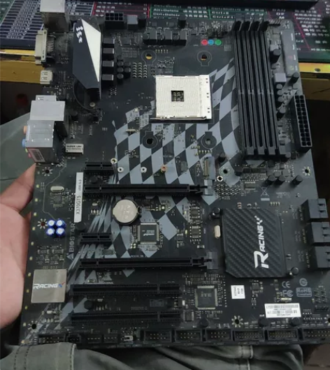 映泰X370GT5主板，拆机主板一张。没有...