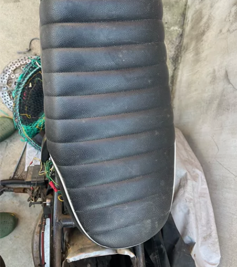 复古座垫。摩托车改装复古座垫 成色好 无破...