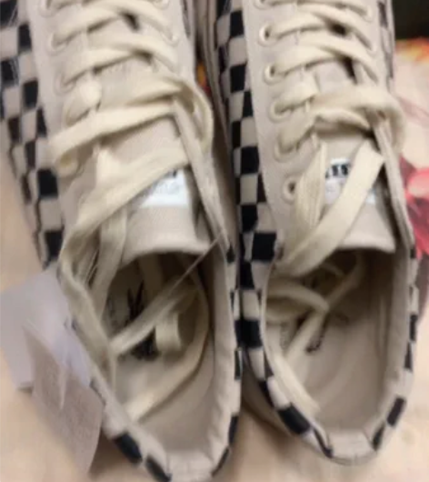 出孩子之前买的帆布鞋，现在小了，穿不了，成...