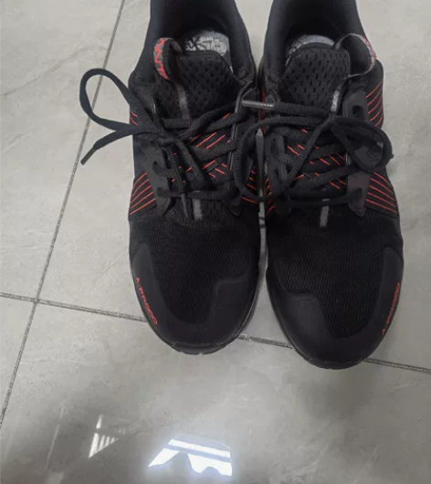 安踏黑色气垫运动鞋，买回来几乎没穿，41码...