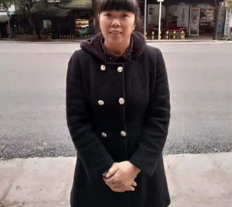 姓名: 邬阿姨 年龄：52学历：初中工作年...