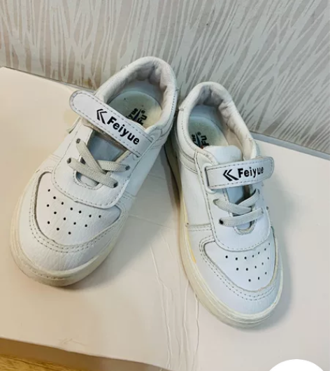 飞跃白色儿童鞋 尺码26，内长17.5，适...