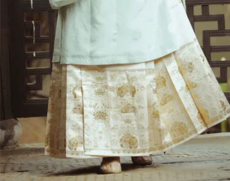 兰若庭汉服太平有象秋冬织金马面 白金,试穿...