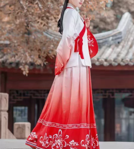如梦霓裳汉服，XL，穿过两次，包邮送小礼物...