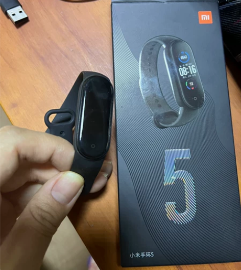小米手环5 闲置没用,放久了大扫除整理出来...