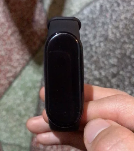 小米手环5标准版，正常使用痕迹，送一根手环...