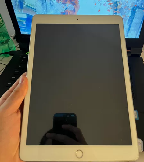 iPad7代 一直带壳使用,无磕碰划痕,指...