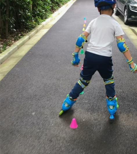 轮滑教学 轮滑教练 女 超有耐心 多年轮滑...